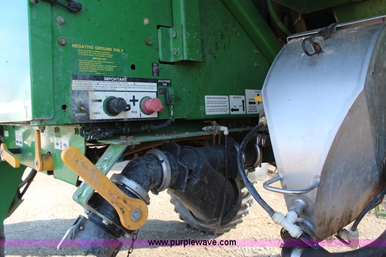 image for item H1426 2006 John Deere 4720 self-propelled sprayer