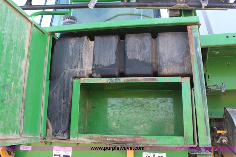 image for item H1426 2006 John Deere 4720 self-propelled sprayer