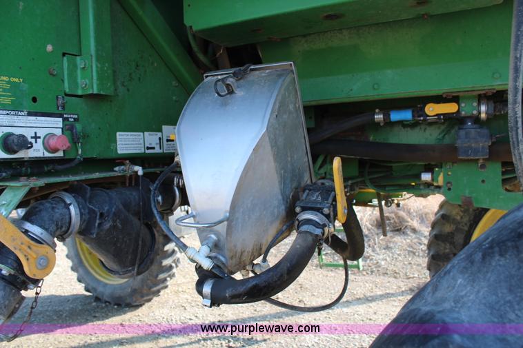 image for item H1426 2006 John Deere 4720 self-propelled sprayer