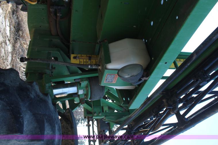 image for item H1426 2006 John Deere 4720 self-propelled sprayer