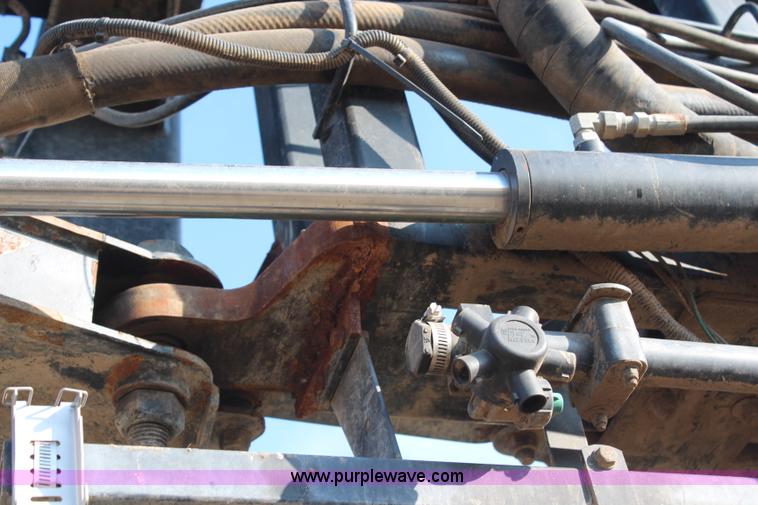 image for item H1426 2006 John Deere 4720 self-propelled sprayer