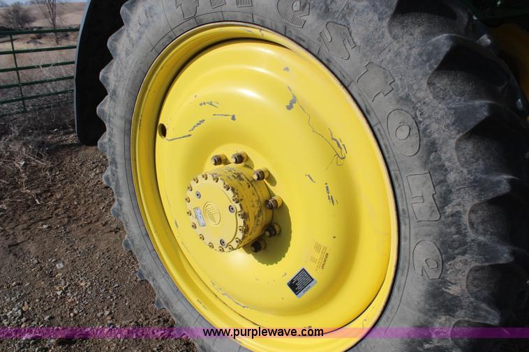 image for item H1426 2006 John Deere 4720 self-propelled sprayer