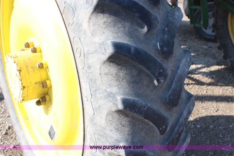 image for item H1426 2006 John Deere 4720 self-propelled sprayer