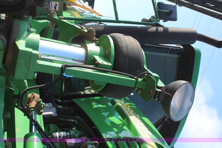 image for item H1426 2006 John Deere 4720 self-propelled sprayer