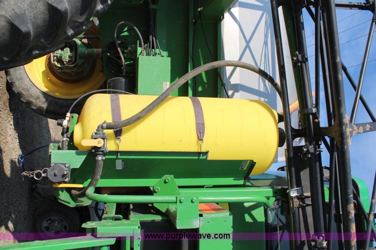 image for item H1426 2006 John Deere 4720 self-propelled sprayer