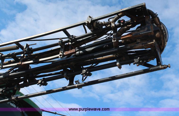 image for item H1426 2006 John Deere 4720 self-propelled sprayer