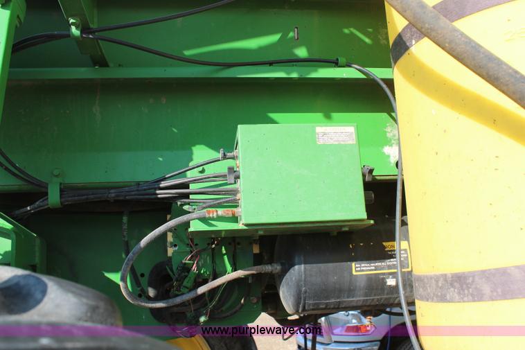 image for item H1426 2006 John Deere 4720 self-propelled sprayer