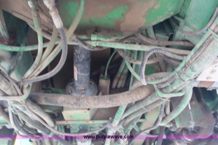 image for item H1426 2006 John Deere 4720 self-propelled sprayer