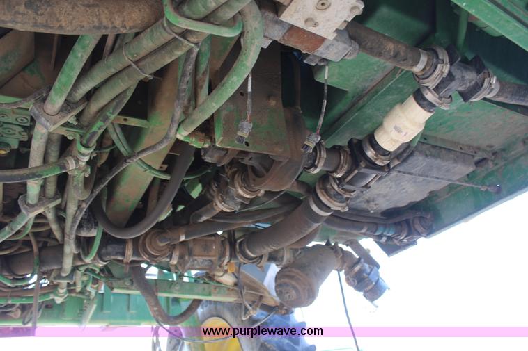 image for item H1426 2006 John Deere 4720 self-propelled sprayer