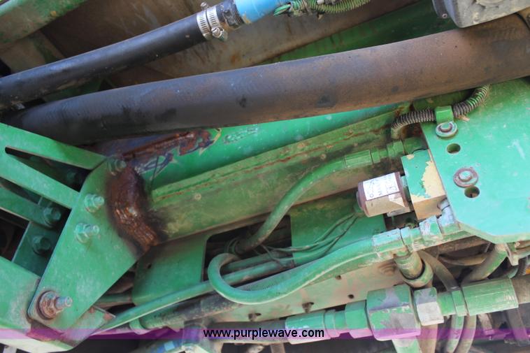 image for item H1426 2006 John Deere 4720 self-propelled sprayer