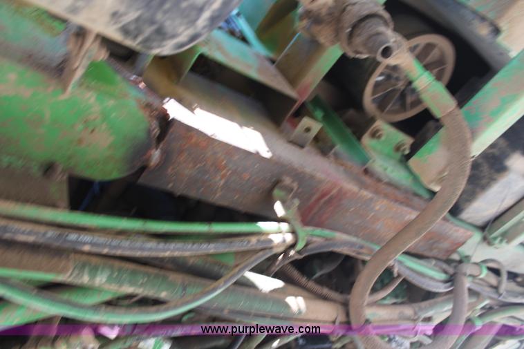 image for item H1426 2006 John Deere 4720 self-propelled sprayer