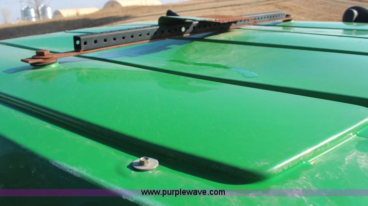 image for item H1426 2006 John Deere 4720 self-propelled sprayer