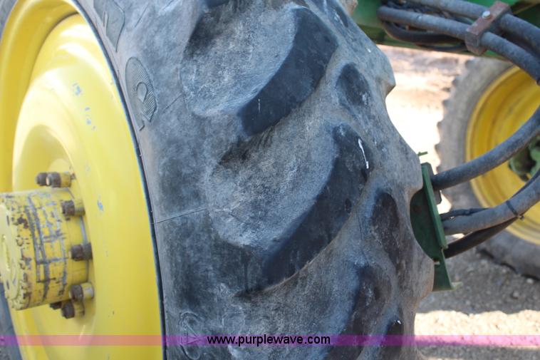image for item H1426 2006 John Deere 4720 self-propelled sprayer