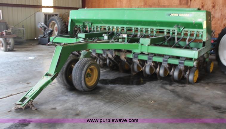 image for item H1443 John Deere 750 no-till drill