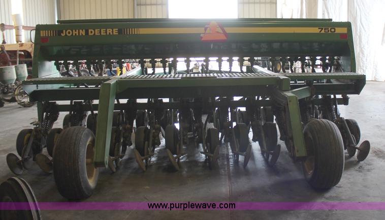 image for item H1443 John Deere 750 no-till drill