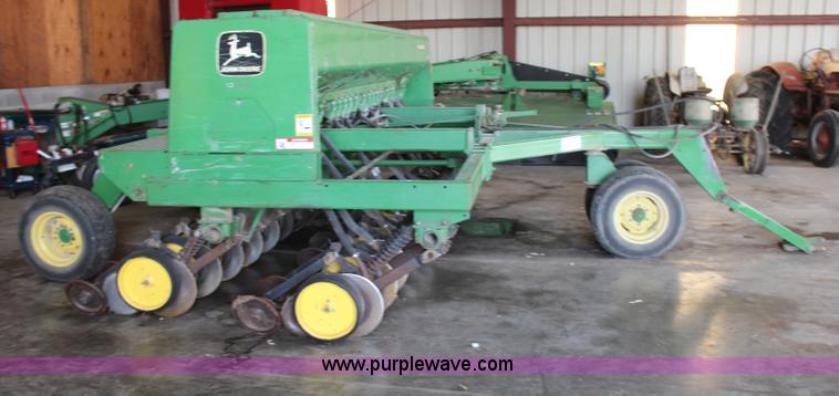 image for item H1443 John Deere 750 no-till drill