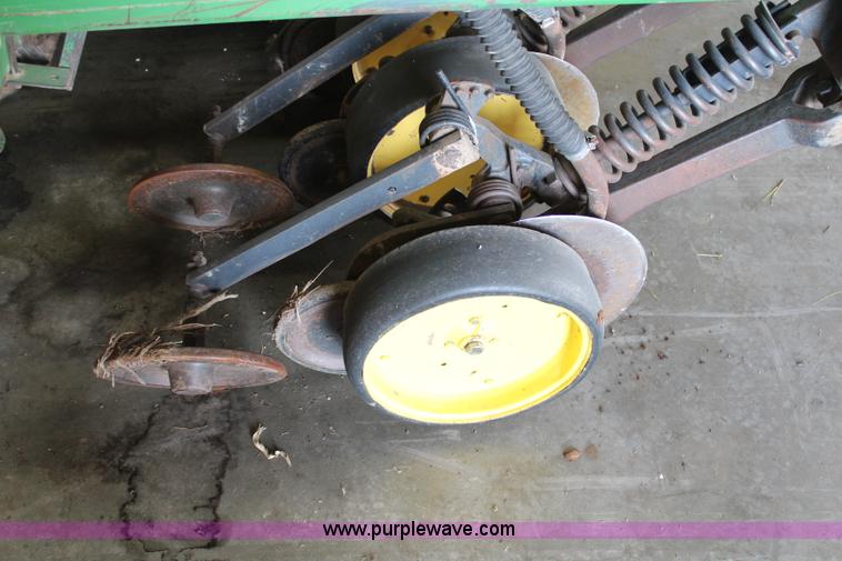 image for item H1443 John Deere 750 no-till drill
