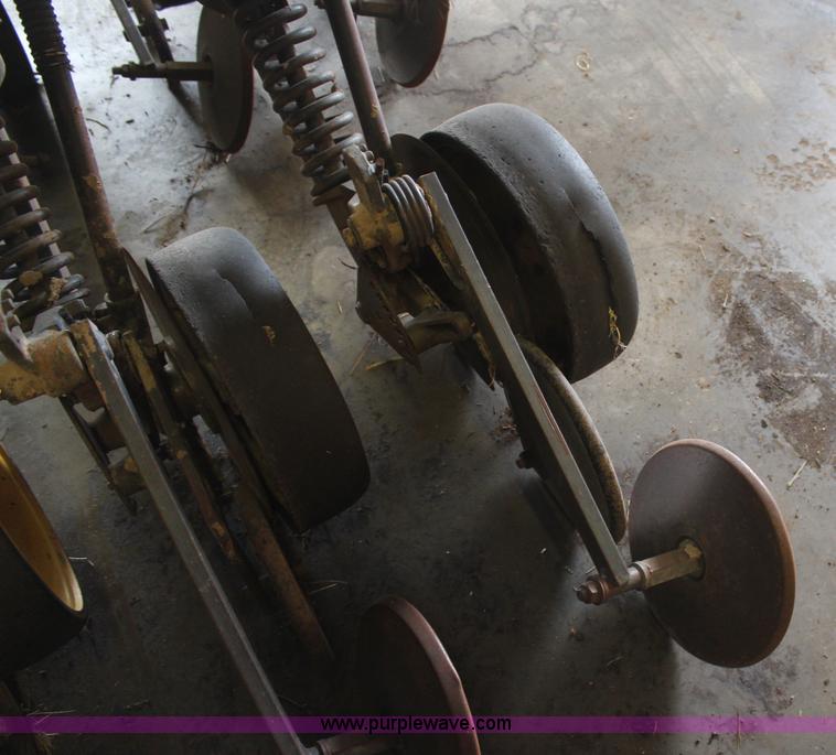 image for item H1443 John Deere 750 no-till drill