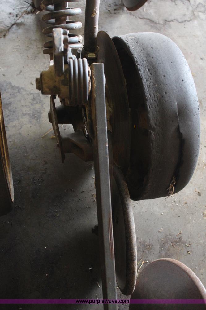 image for item H1443 John Deere 750 no-till drill