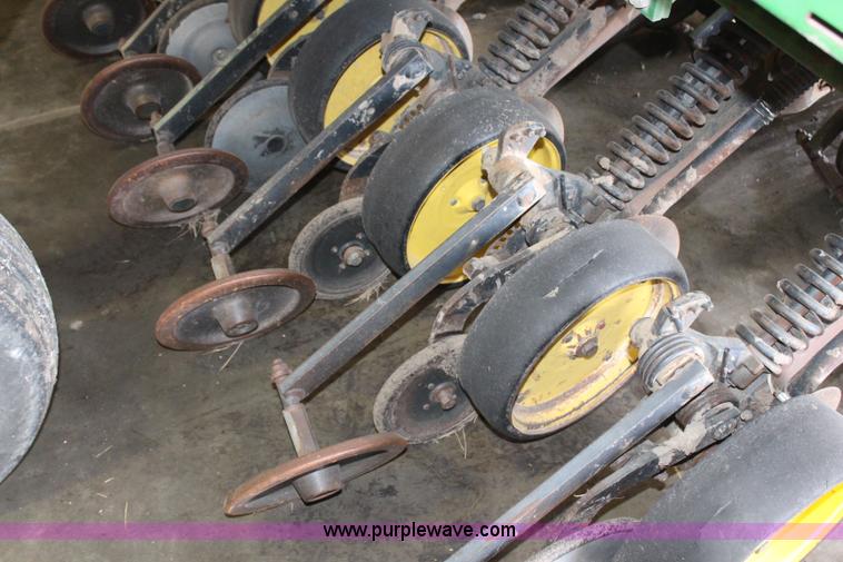 image for item H1443 John Deere 750 no-till drill