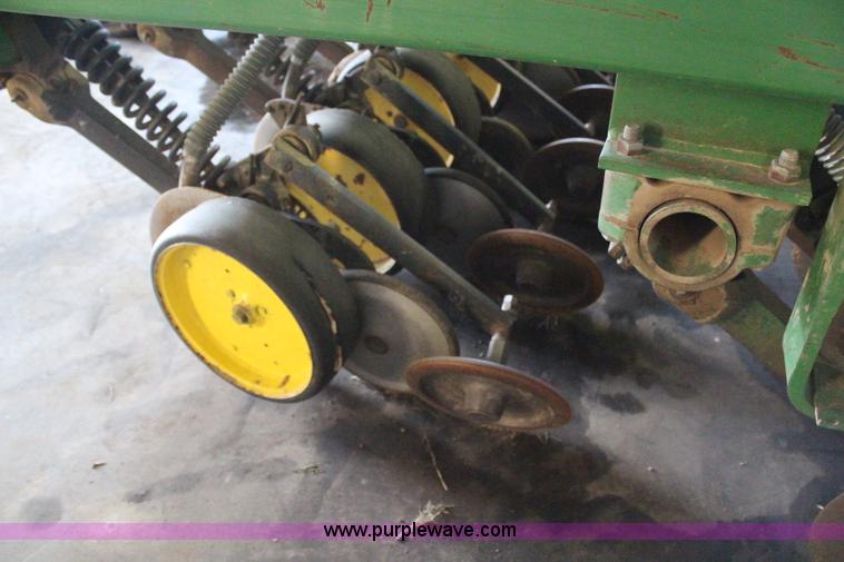 image for item H1443 John Deere 750 no-till drill