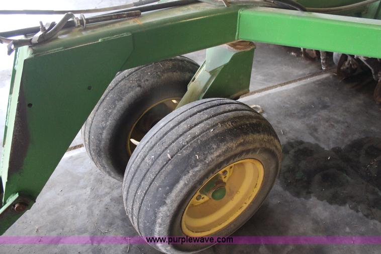 image for item H1443 John Deere 750 no-till drill