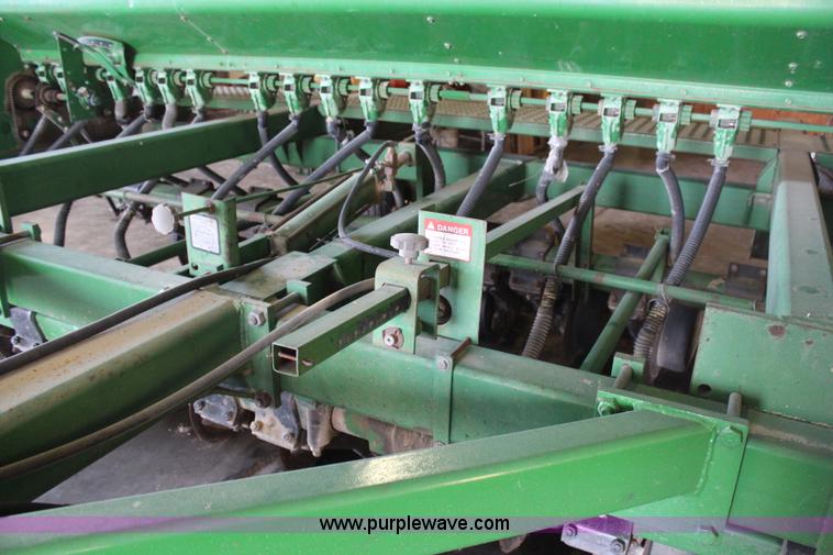 image for item H1443 John Deere 750 no-till drill