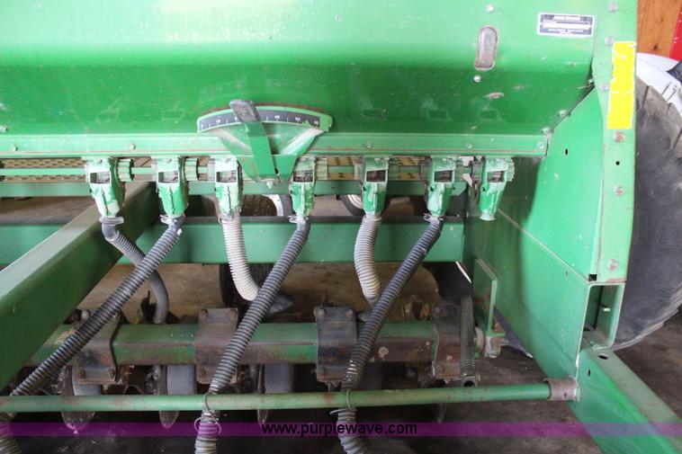 image for item H1443 John Deere 750 no-till drill