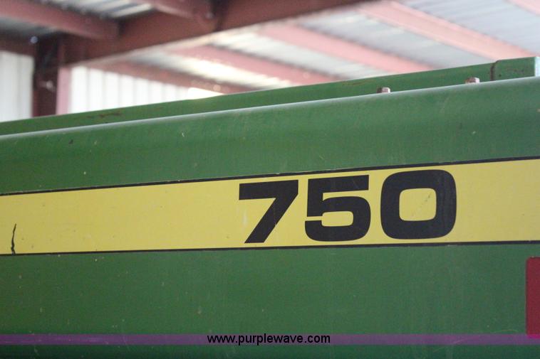 image for item H1443 John Deere 750 no-till drill