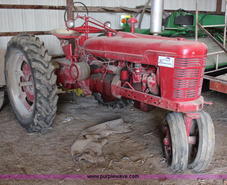 image for item H1477 1945 International Farmall H tractor