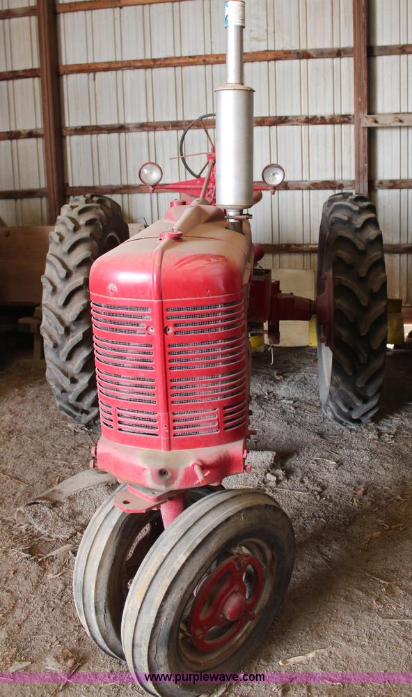 image for item H1477 1945 International Farmall H tractor