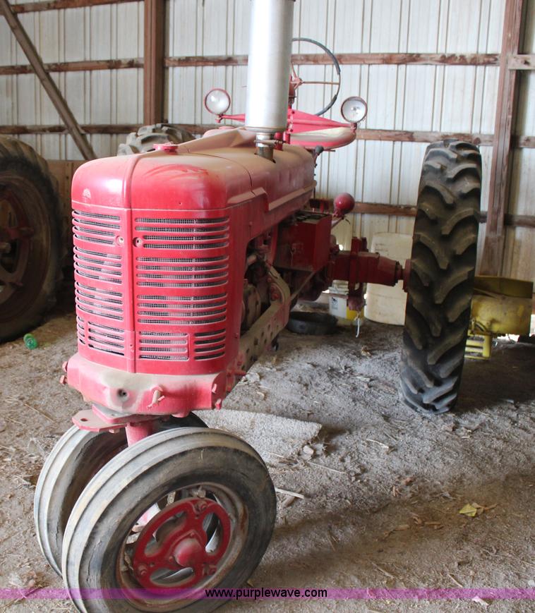 image for item H1477 1945 International Farmall H tractor