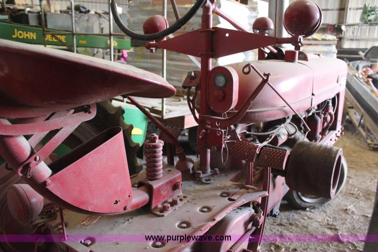 image for item H1477 1945 International Farmall H tractor