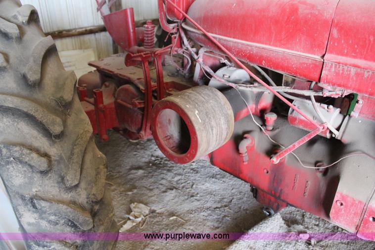 image for item H1477 1945 International Farmall H tractor