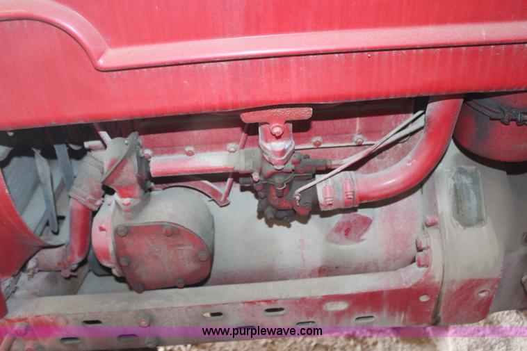 image for item H1477 1945 International Farmall H tractor