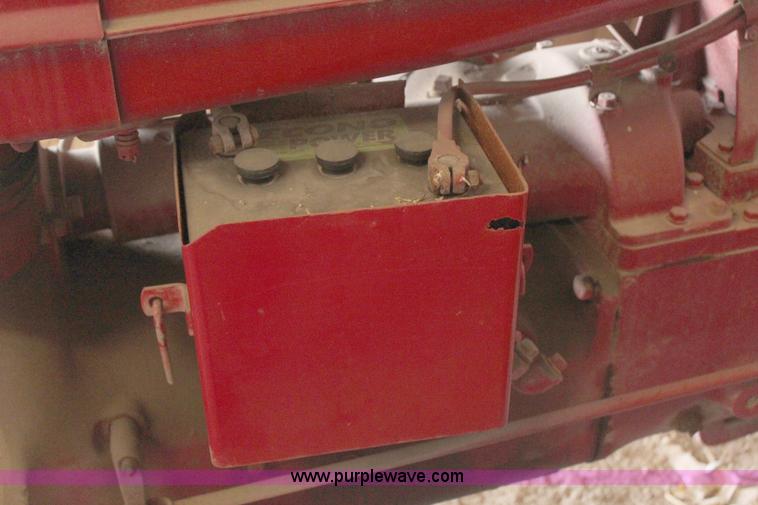 image for item H1477 1945 International Farmall H tractor