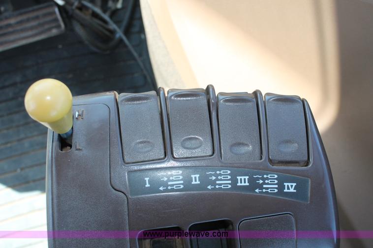 image for item H5748 2003 John Deere 9420 4WD tractor