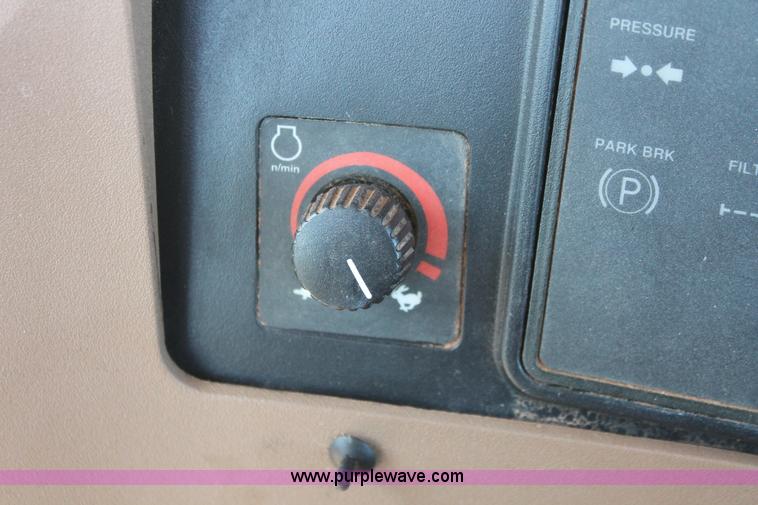 image for item H5748 2003 John Deere 9420 4WD tractor