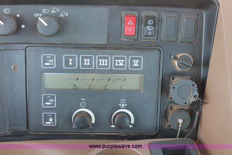 image for item H5748 2003 John Deere 9420 4WD tractor