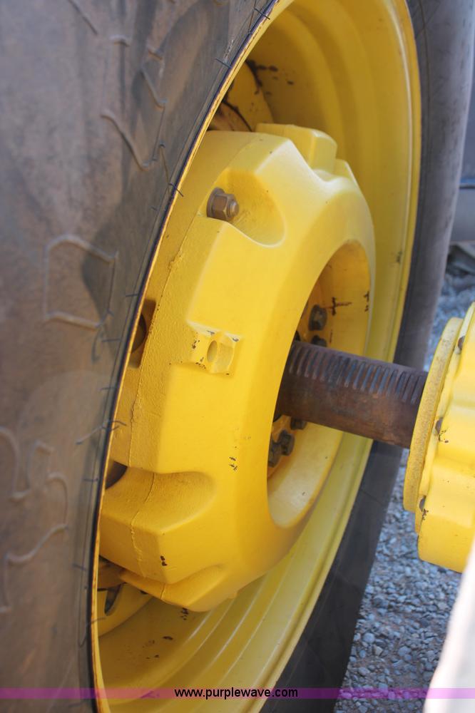 image for item H5748 2003 John Deere 9420 4WD tractor