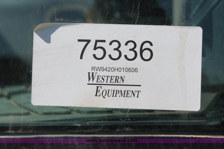 image for item H5748 2003 John Deere 9420 4WD tractor