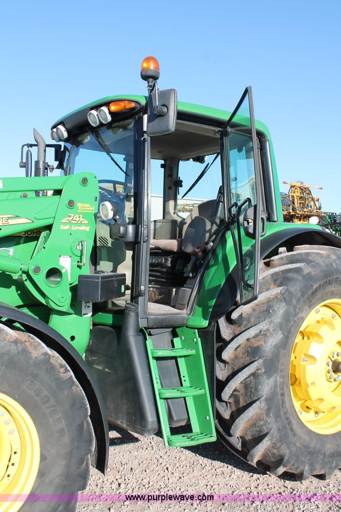 image for item H5750 2010 John Deere 7230 Premium MFWD tractor