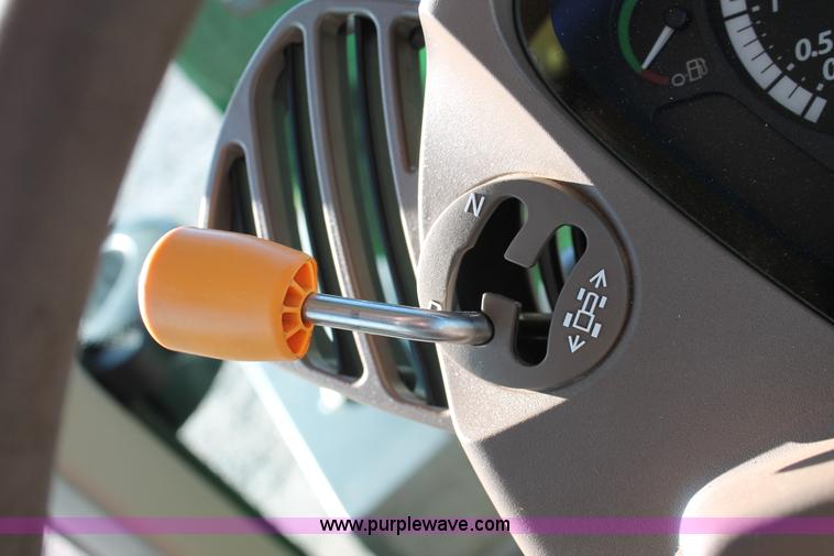 image for item H5750 2010 John Deere 7230 Premium MFWD tractor