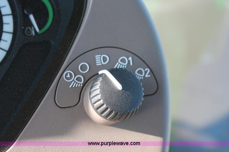 image for item H5750 2010 John Deere 7230 Premium MFWD tractor