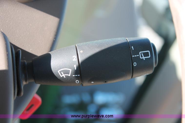 image for item H5750 2010 John Deere 7230 Premium MFWD tractor