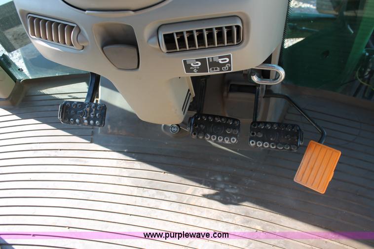 image for item H5750 2010 John Deere 7230 Premium MFWD tractor