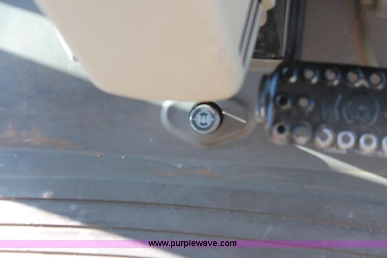 image for item H5750 2010 John Deere 7230 Premium MFWD tractor