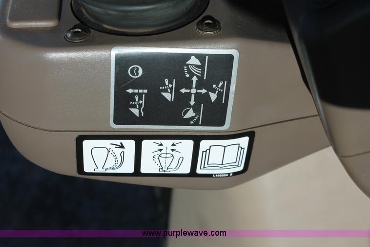 image for item H5750 2010 John Deere 7230 Premium MFWD tractor