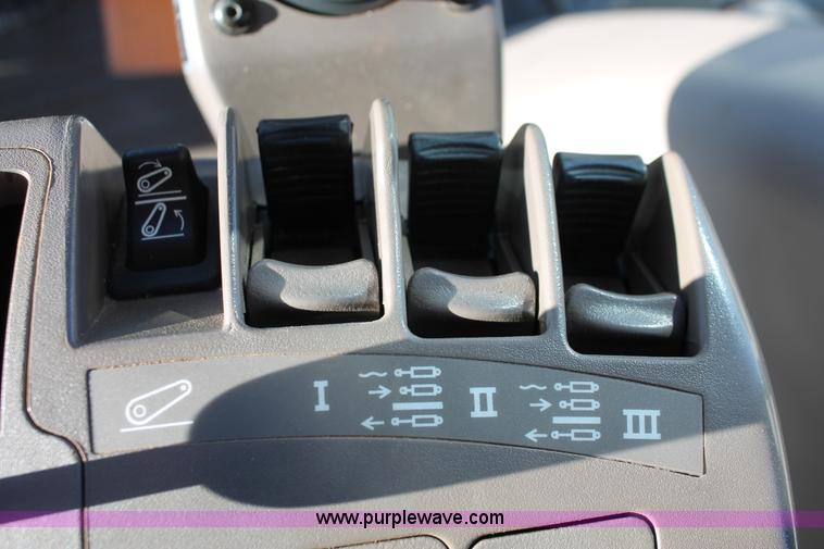 image for item H5750 2010 John Deere 7230 Premium MFWD tractor