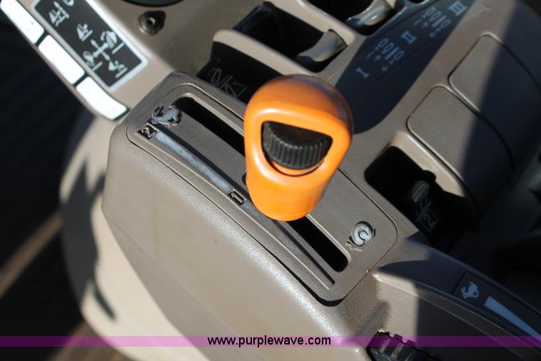 image for item H5750 2010 John Deere 7230 Premium MFWD tractor